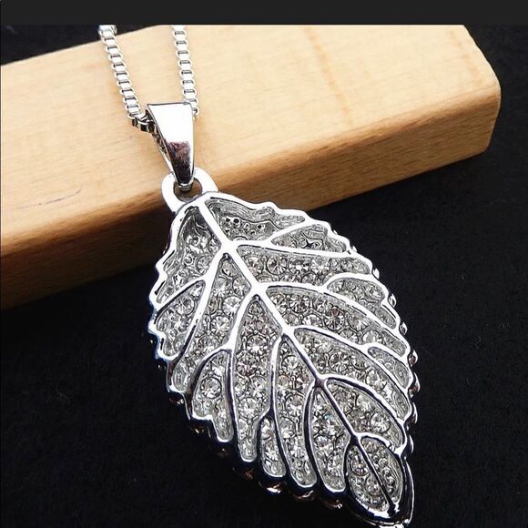 NWT BJ Leaf Necklace   - Picture 4 of 5